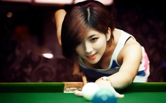 在没有人关注的地方默默努力，在众人瞩目的地方闪亮登场