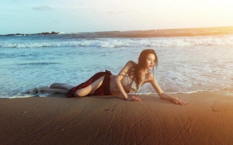 一个人最大的愚蠢，不是不争不辩，而是话多